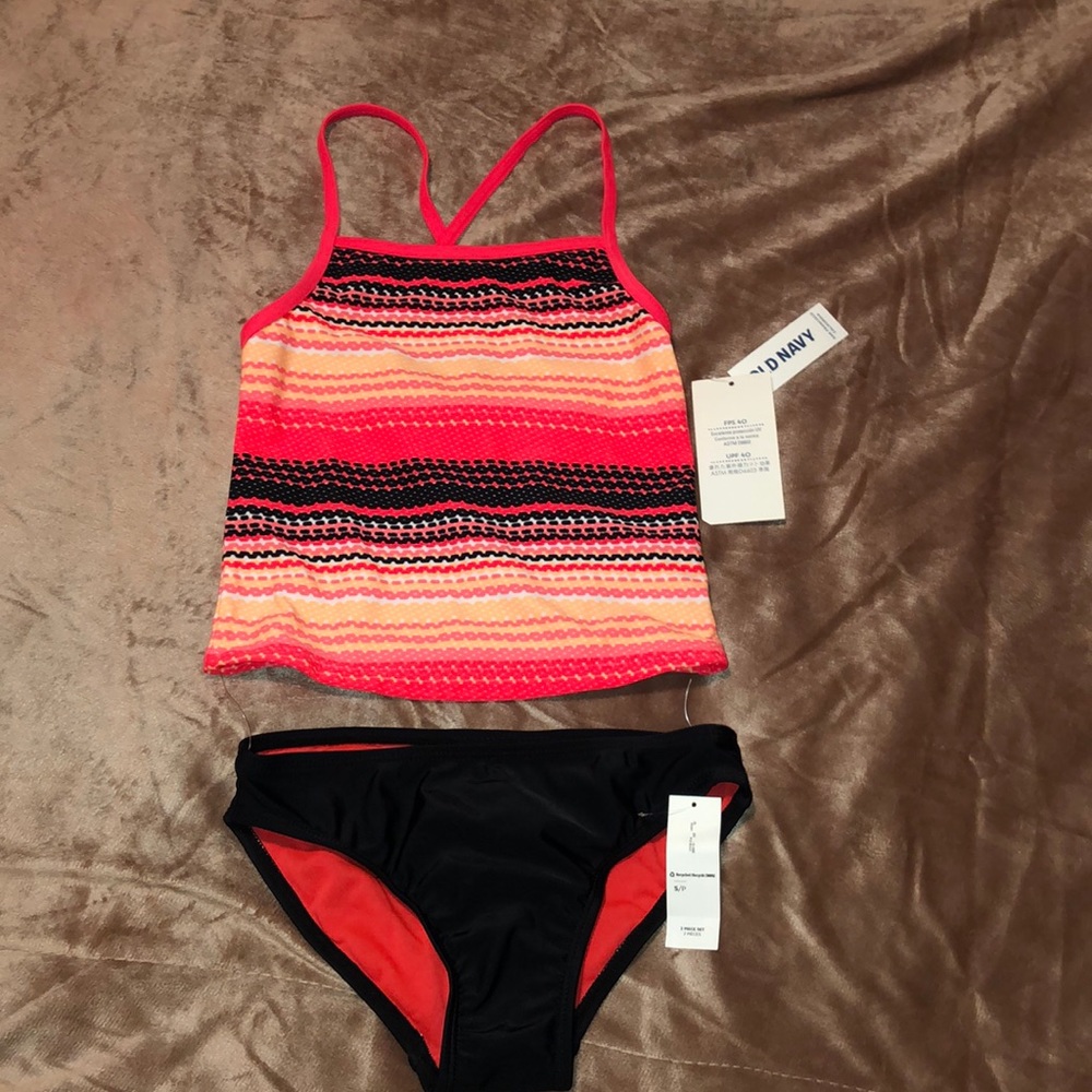 *NWT* Old Navy Kids Swimsuit/Size Small